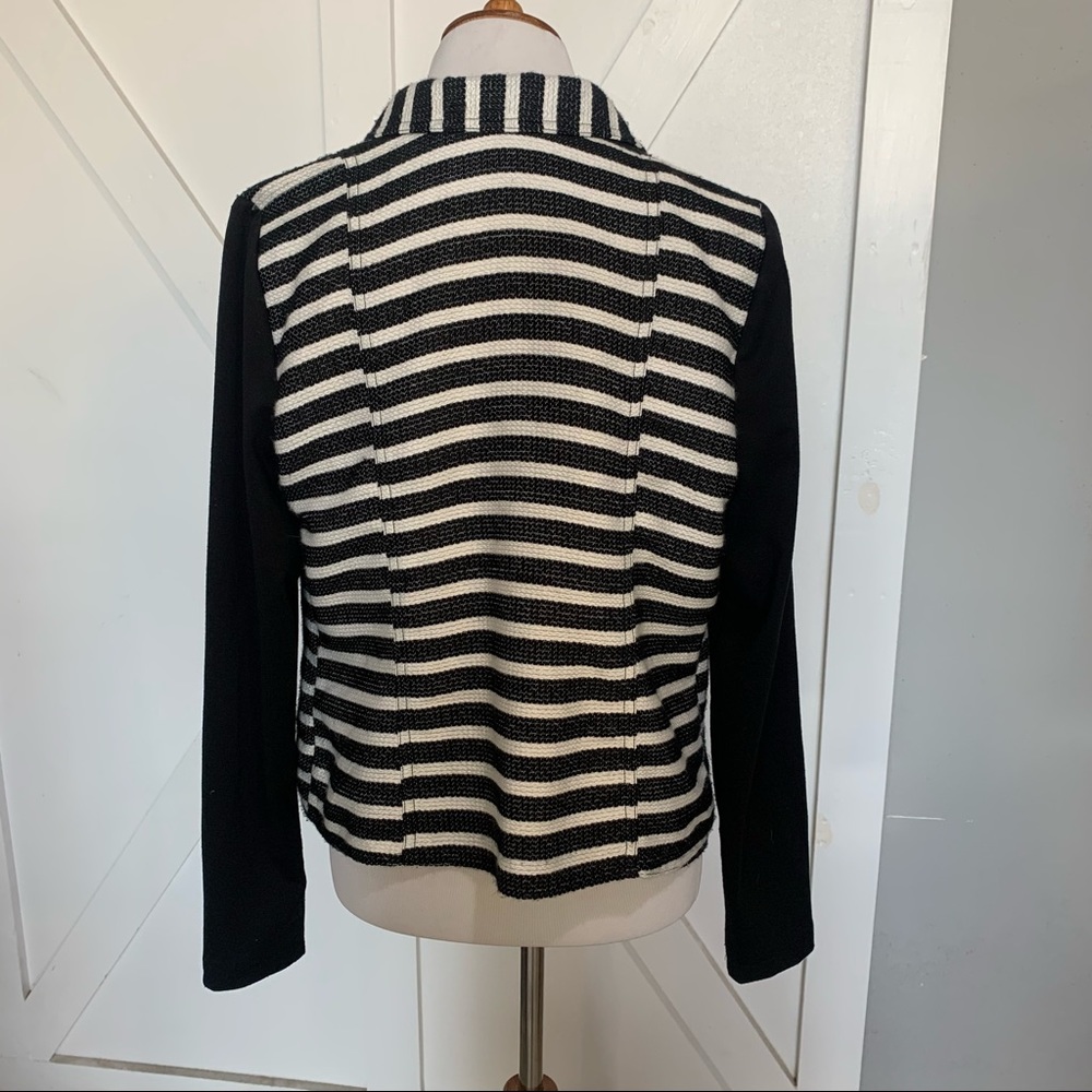 Black & white striped jacket - Picture 5 of 11